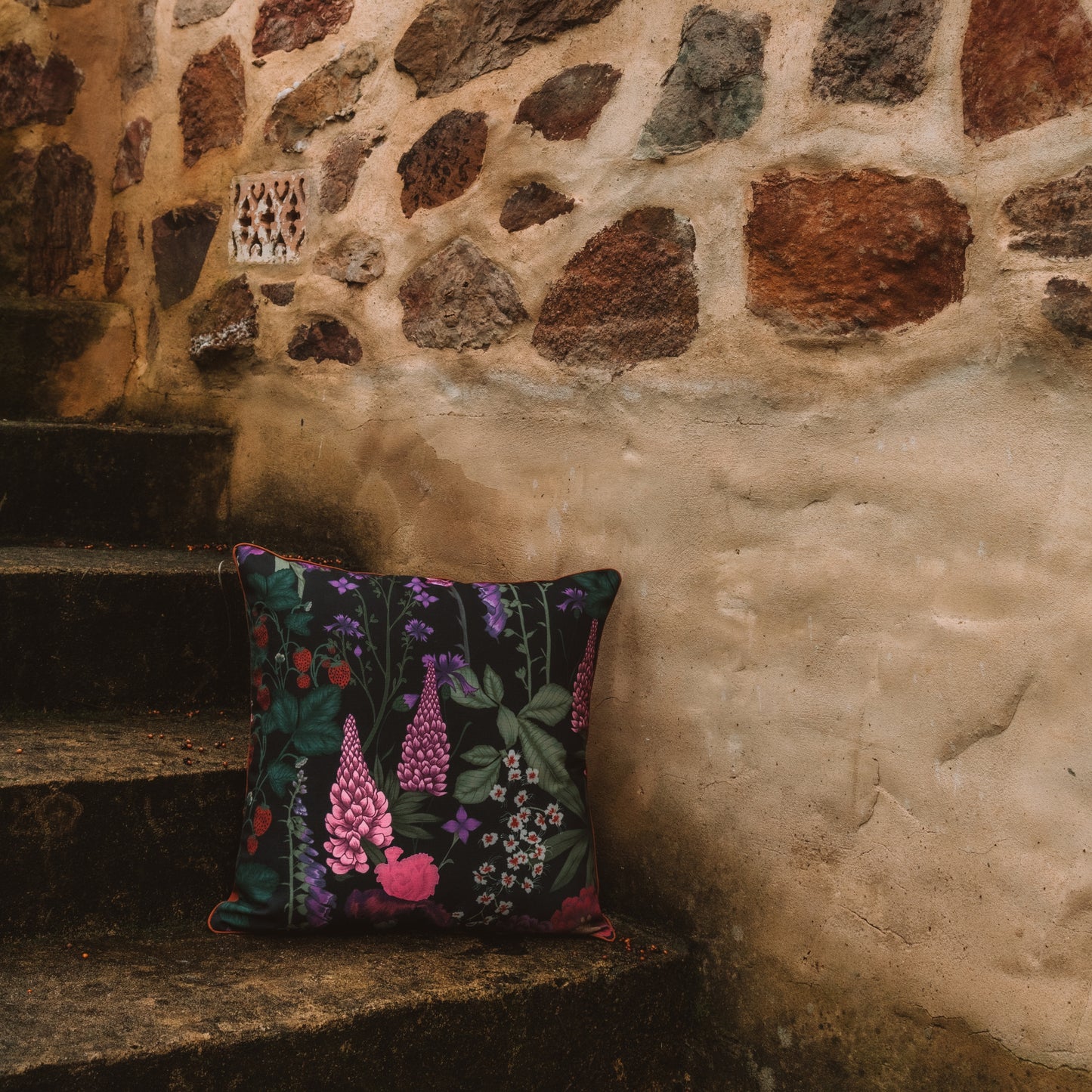 Flourish Clover Cushion Cover - Medium